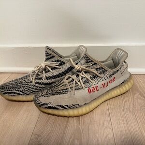 Yeezy Sneakers in white and Black